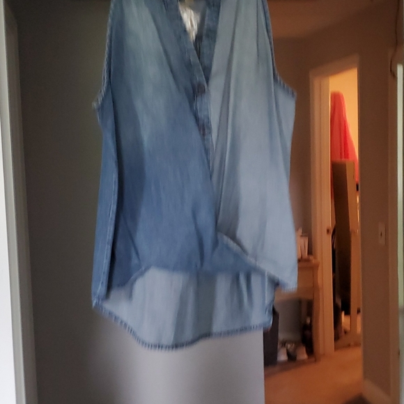 Top - Picture 1 of 2